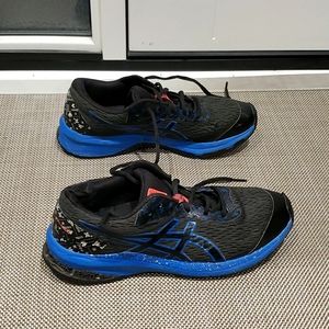 Cool 😎 comfortable, blue and black Asics shoes. SIZE: US 7 Men's. USED.